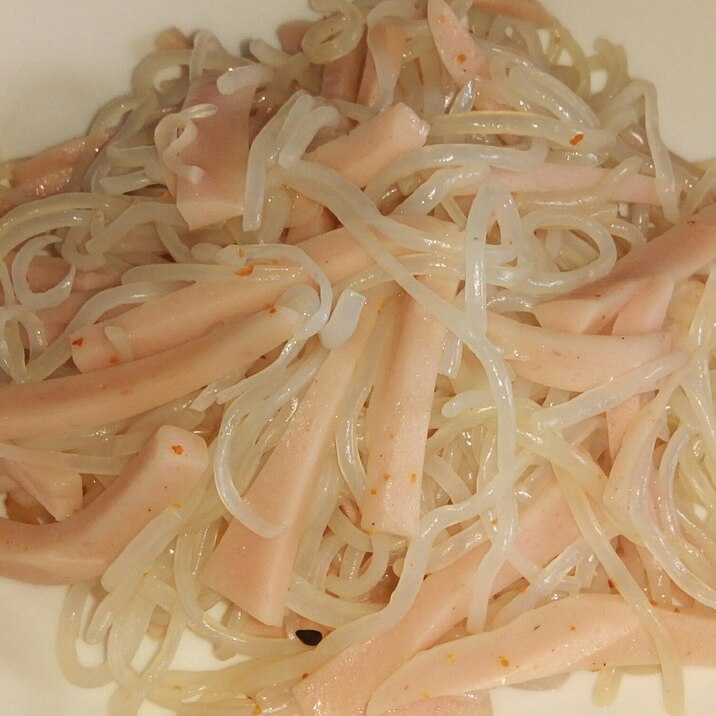 糸こんにゃくと魚肉ソーセージ炒めもの